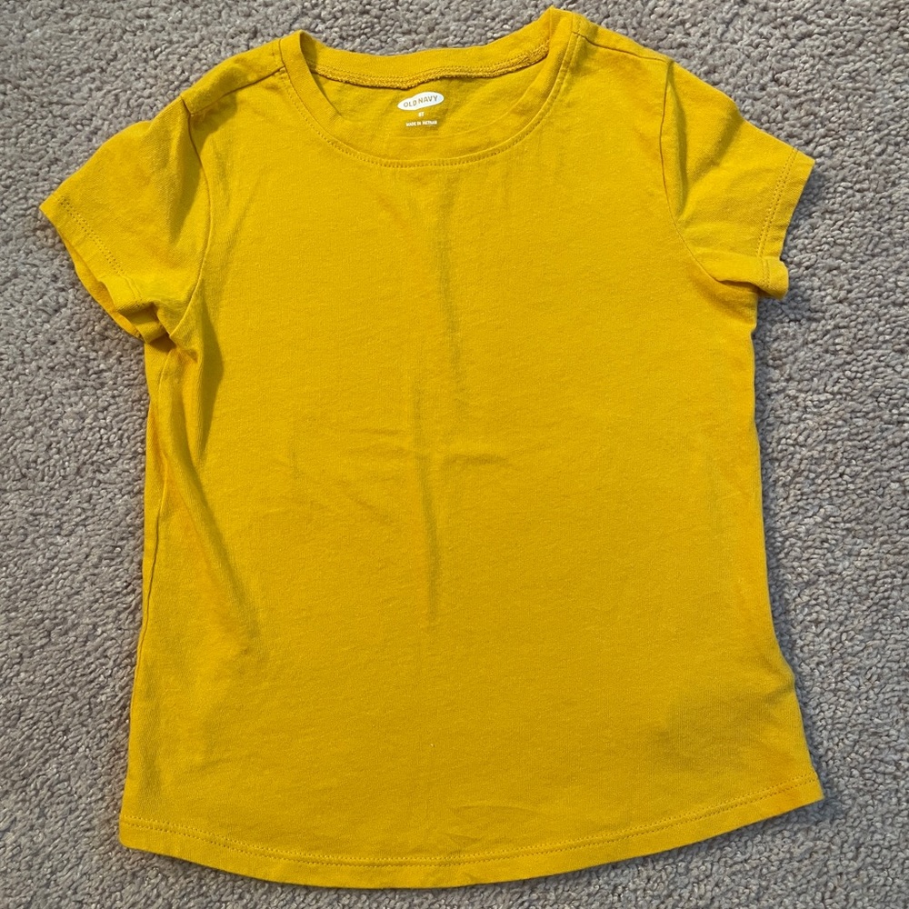Kids Old Navy Tee (5T)